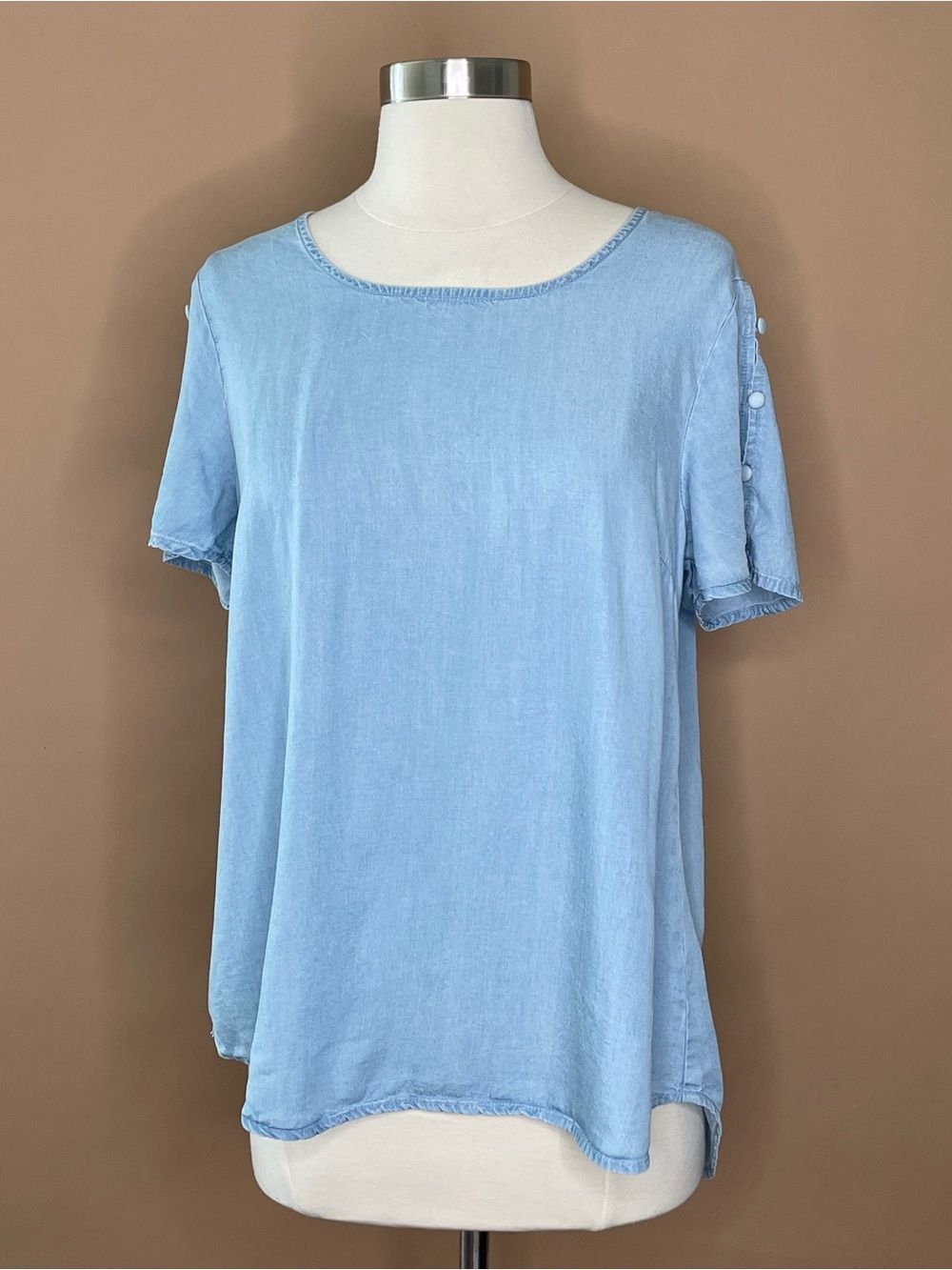 Alison Andrews Light Wash Lyocell Button Sleeve Top Medium